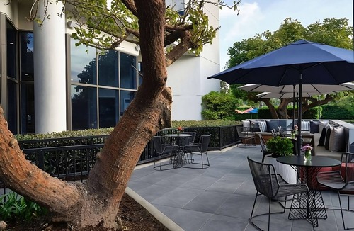 Irvine Business Complex Hotel | Vacation Awaits! Pool & Jacuzzi, Short Drive to Balboa Pier and Newport Beach