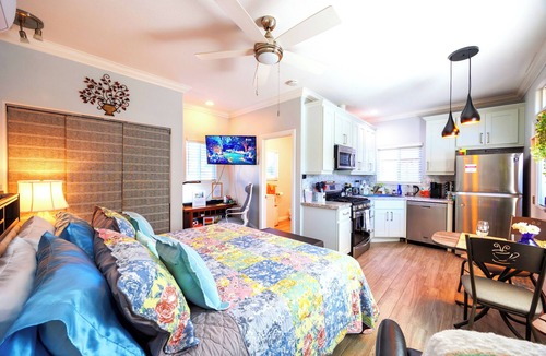 North Tustin House | Vacation Cottage, Fast Wifi, Private Patio & Laundry Pet Friendly Disney Beaches