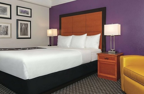 Guasti Hotel | Vacation Day Is Always A Great Idea! Enjoy Comfortable unit and Free Parking!
