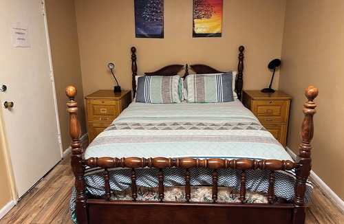 Hawthorne House | Vacation Home-Beaches, LAX Airport and Freeway405&105 nearby