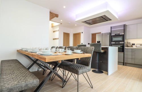 Mullion Cottage | VALLEY VIEW, pet friendly, luxury holiday cottage in Mullion