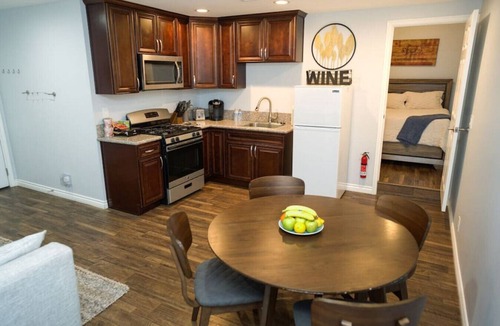 Van Nuys House | VAN NUYS DELIGHT: QUAINT 1BR GUESTHOUSE w/COVERED PARKING & PRIVATE PATIO p18