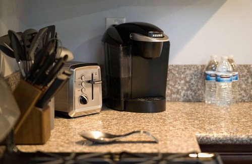 Van Nuys House | VAN NUYS DELIGHT: QUAINT 1BR GUESTHOUSE w/COVERED PARKING & PRIVATE PATIO p18