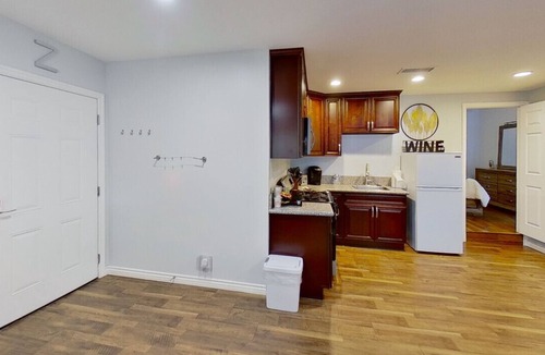 Van Nuys House | VAN NUYS DELIGHT: QUAINT 1BR GUESTHOUSE w/COVERED PARKING & PRIVATE PATIO p18