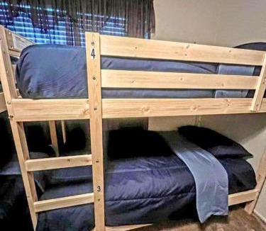 Van Nuys Hostel | Van Nuys Downtown Paradise