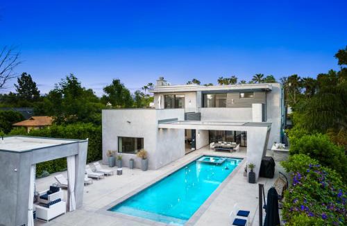 Tarzana Villa | Vanalden