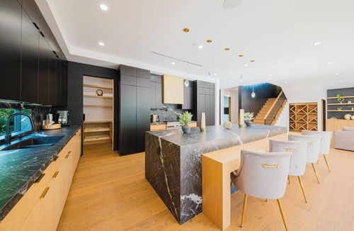 Sherman Oaks House | Varna Villa - Charming Sherman Oaks Retreat with Private Patio & Spa