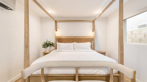 Santa Ana Heights House | Velvet Sand II by AvantStay Steps to Newport Beach