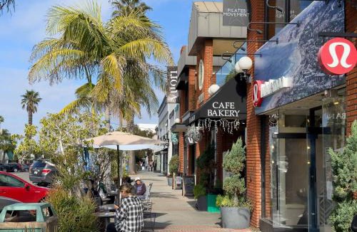 University City Apartment | -Venetian Vacation La Jolla one bedroom condo luxury furnished central near beach and UTC mall