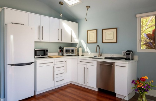 Mar Vista Apartment | Venice Beach Cottage Retreat - Private & Peaceful