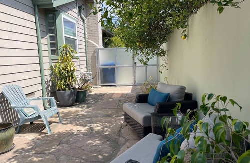 Mar Vista Apartment | Venice Beach Cottage Retreat - Private & Peaceful