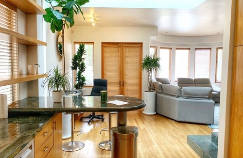 Marina Peninsula House | Venice Beach House w/Private Rooftop and Garage