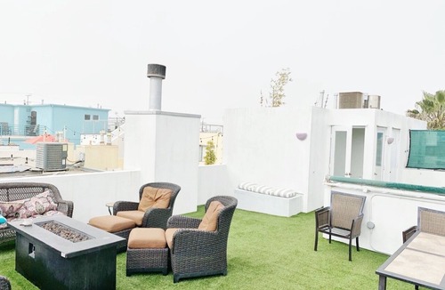 Marina Peninsula House | Venice Beach House w/Private Rooftop and Garage