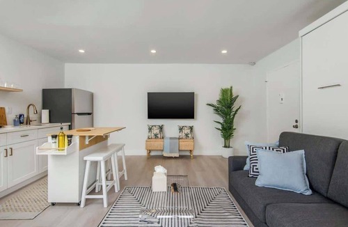 Marina Peninsula Apartment | Venice Beach & Nightlife Bliss: Oceanview Studio