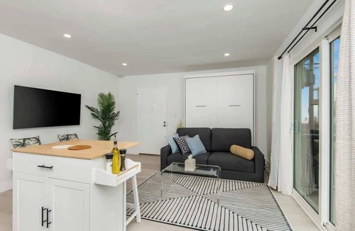 Marina Peninsula Apartment | Venice Beach & Nightlife Bliss: Oceanview Studio