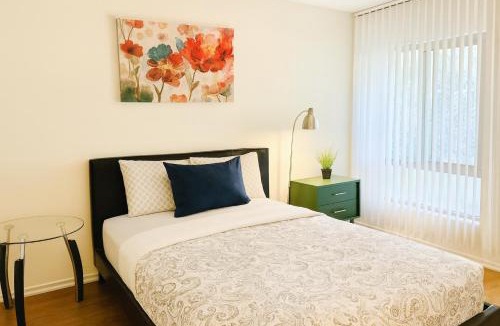 Marina del Rey Apartment | Venice Breeze 2BR - Pool, Hot Tub, Gym - 6-min Walk to Beach