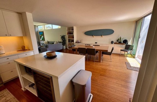 Venice House | Venice Walk Street Retreat | Jacuzzi & Lemon Tree