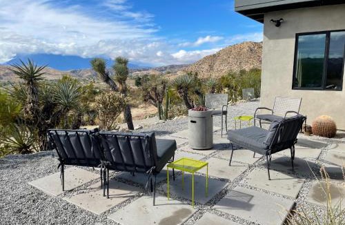 Morongo Valley House | Verdin's Nest - Romantic Retreat with Hot Tub Under the Stars! home