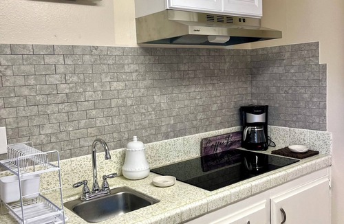 Hemet Apartment | Very Lucky POOL home, is a very cozy guesthouse close to Soboba and Idyllwild.