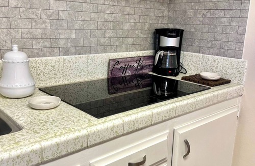 Hemet Apartment | Very Lucky POOL home, is a very cozy guesthouse close to Soboba and Idyllwild.