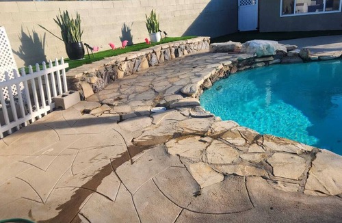 Riverside House | VeryPrivateHouse in Riverside,3bedrooms& 2 1/2 bathroom house w/Pool & big Patio
