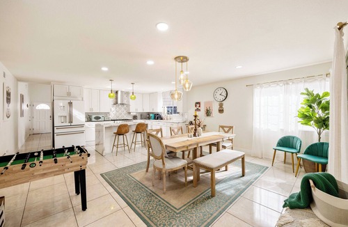 City of Industry House | Vibrant 5BR/2BA Ranch Home w/Pool l King Bed 2000 Sqft -Disneyland!