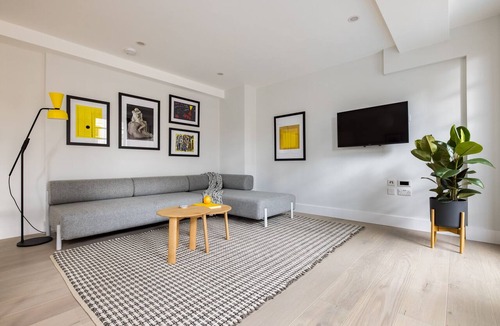 Chinatown Apartment | Vibrant Leicester Square 2BR - Netflix & Nespresso
