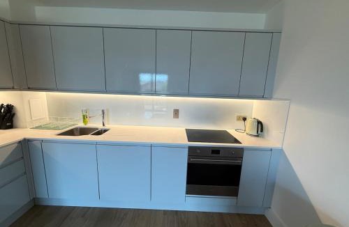 Birmingham Apartment | Vibrant one bedroom Apartment near city Center access to shops and cafe