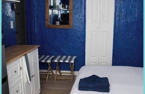 Rampart Village Apartment | Vibrant Stylish DTLA Studio for 2!