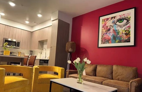 Glendale Apartment | Vibrant Unit in The Griffith