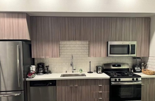 Glendale Apartment | Vibrant Unit in The Griffith