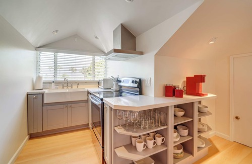 Carpinteria Apartment | Victorian Carpinteria Apartment < 1 Mi to Beach!