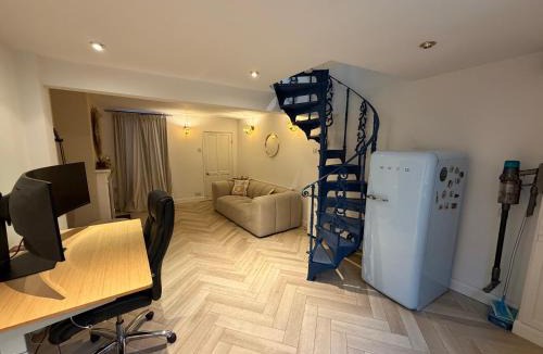 South Richmond Apartment | Victorian Cottage in Central Richmond