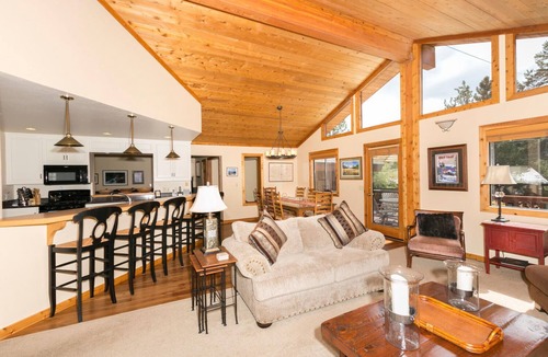 Olympic Valley House | Victory Place at Palisades - Stunning 5 BR with Private Hot Tub and Pool Table