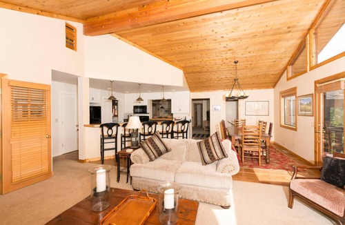 Olympic Valley House | Victory Place at Palisades - Stunning 5 BR with Private Hot Tub and Pool Table