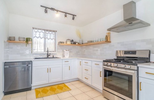 Twentynine Palms House | ✧VIEWS✧ 6min to Joshua Tree walk to bars + firepit