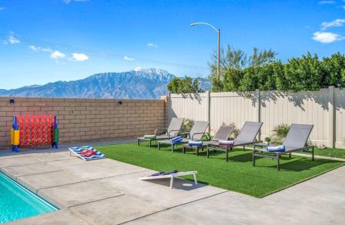 Desert Hot Springs House | Views, Gameroom, Saltwater Pool & Hot tub, Firepit by MariamsBnb