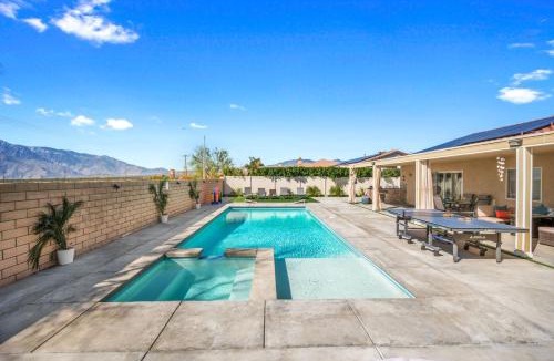 Desert Hot Springs House | Views, Gameroom, Saltwater Pool & Hot tub, Firepit by MariamsBnb