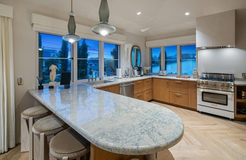 Olde Solana Beach House | Villa Chalarosi | Coastal Escape steps from the Sand!