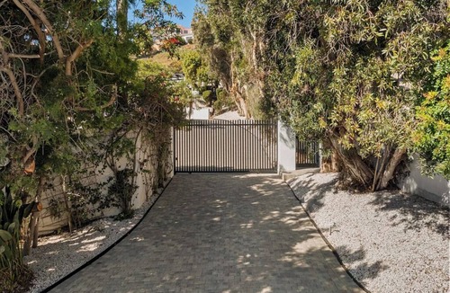 Eastern Malibu House | Villa Costera - Tree-Lined Tranquility: 3-Level Entertainer's Dream