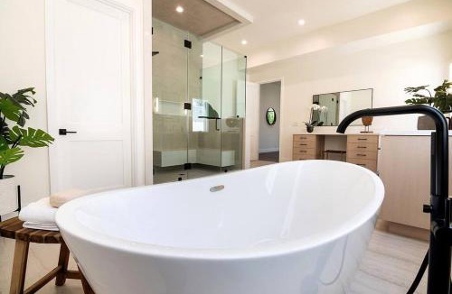 Sherman Oaks Villa | Villa De Magnolia Modern Design 5 bed Villa with a Pool