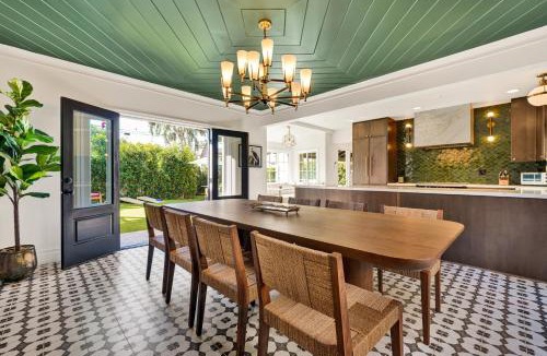 Alamitos Beach House | Villa Encanto- LUXE Spanish Villa with 6 KING Bedrooms, Courtyard and New Game Room