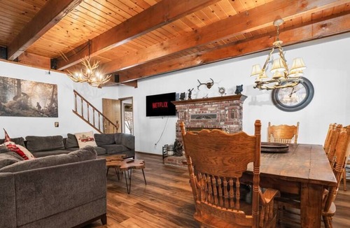 Fox Farm Villa | Villa for 16 w A/C + EV Charger + Pool/Ping Table