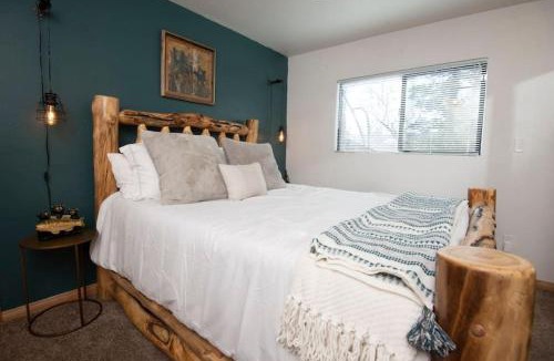 Upper Moonridge House | Villa Grove by Rather Be Properties