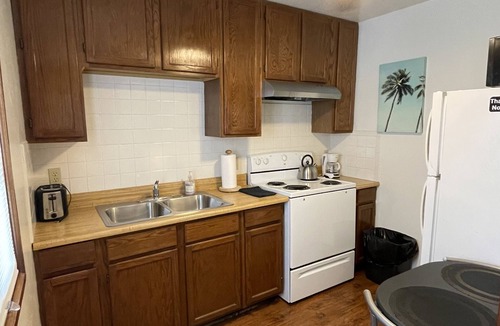 Historic Tennis Club Villa | Villa M - 1bedroom villa with kitchen, steps from downtown Palm Springs! 🍒
