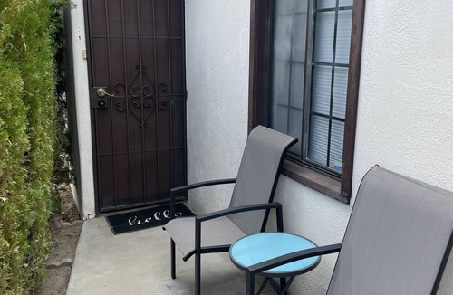 Historic Tennis Club Villa | Villa M - 1bedroom villa with kitchen, steps from downtown Palm Springs! 🍒