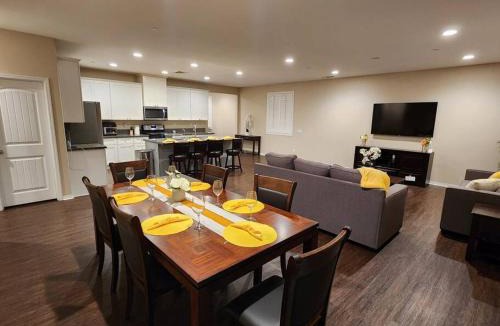 Riverside House | Villa near downtown Riverside
