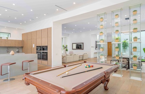 Beverly Hills Villa | Villa Waldorf by LuxJB 🏆 16 Guests 🏆 Heated Pool & Jacuzzi