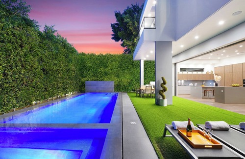 Beverly Hills Villa | Villa Waldorf by LuxJB 🏆 16 Guests 🏆 Heated Pool & Jacuzzi