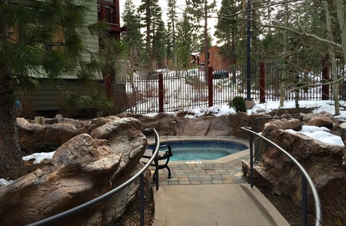 Mammoth Lakes Condo | Village Top Floor Lincoln House - Great 2 Bedroom With View of Mammoth Mountain